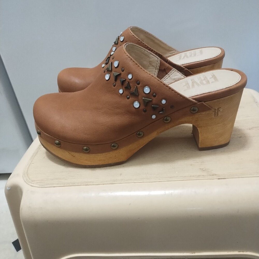 Frye New in Box Jessica Stud Platform Clog In Tan Oyster Leather Size 6